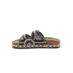 Chinelo ISTERIA