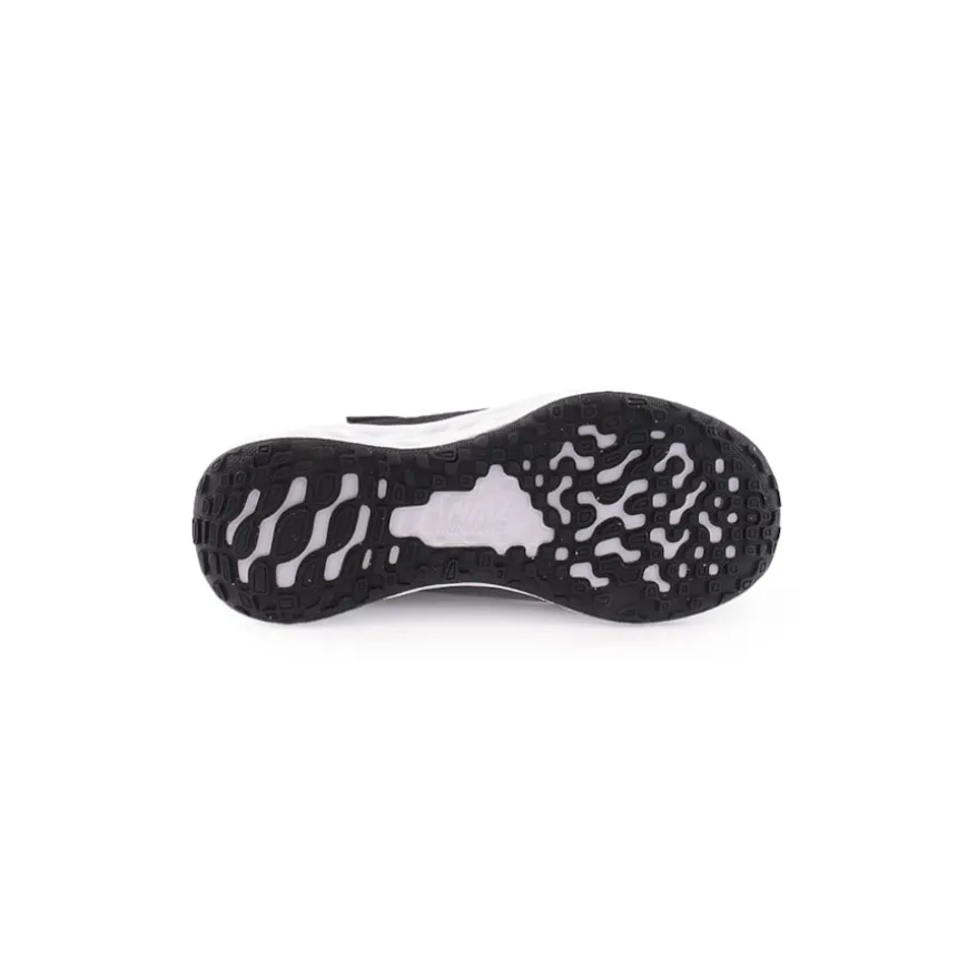 Sapatilha Nike Revolution 6